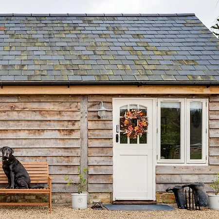 Oak Tree Hideaway Villa Whitchurch  Exterior photo