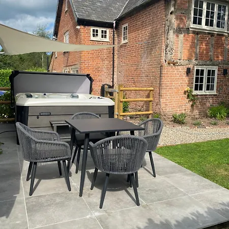 Oak Tree Hideaway Villa Whitchurch  Exterior photo