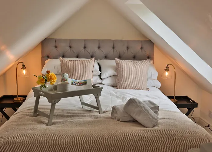 Oak Tree Hideaway